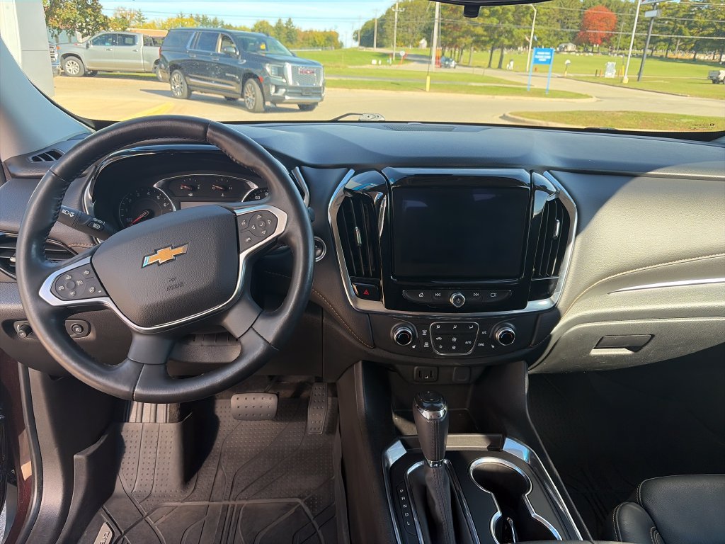 Used 2020 Chevrolet Traverse LT w/ Driver Confidence II Package AWD/4WD image 12
