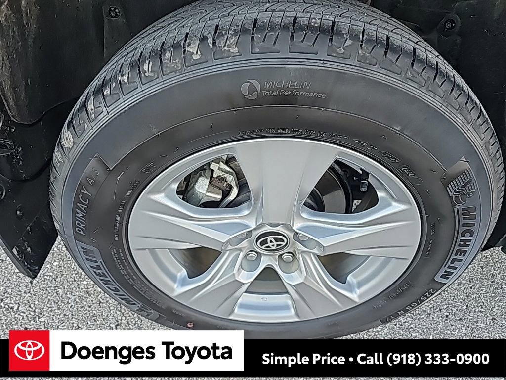 Used 2025 Toyota RAV4 LE image 23