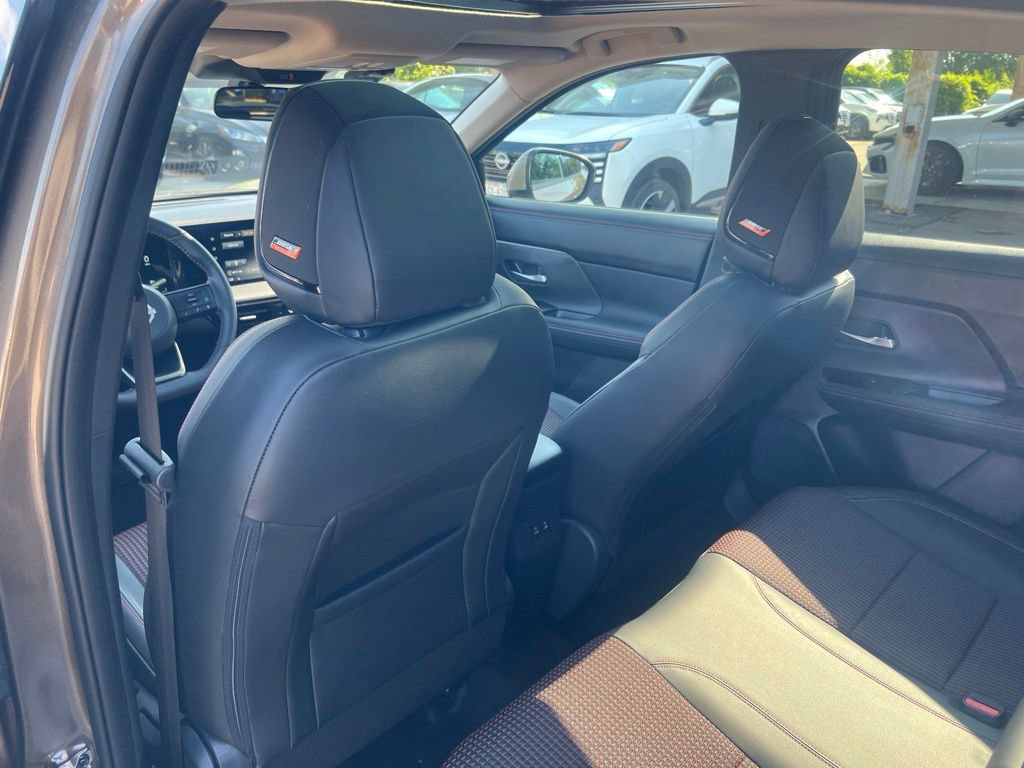 Certified 2025 Nissan Kicks SR w/ SR Premium Package AWD/4WD image 10