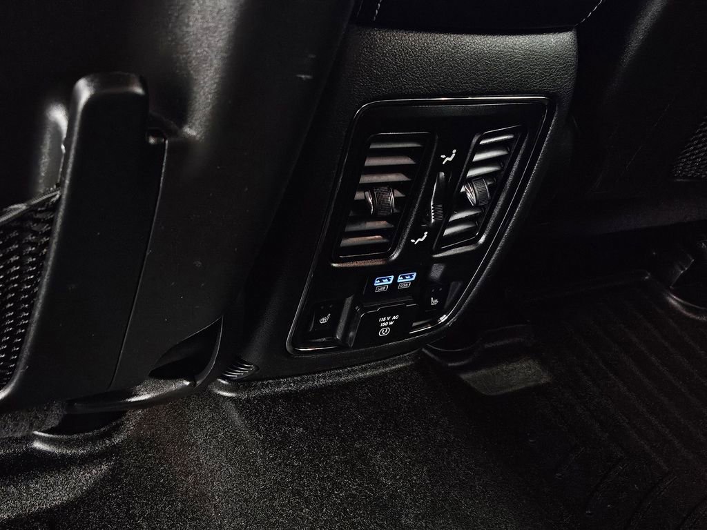 Used 2015 Jeep Grand Cherokee Limited w/ Luxury Group II AWD/4WD image 30