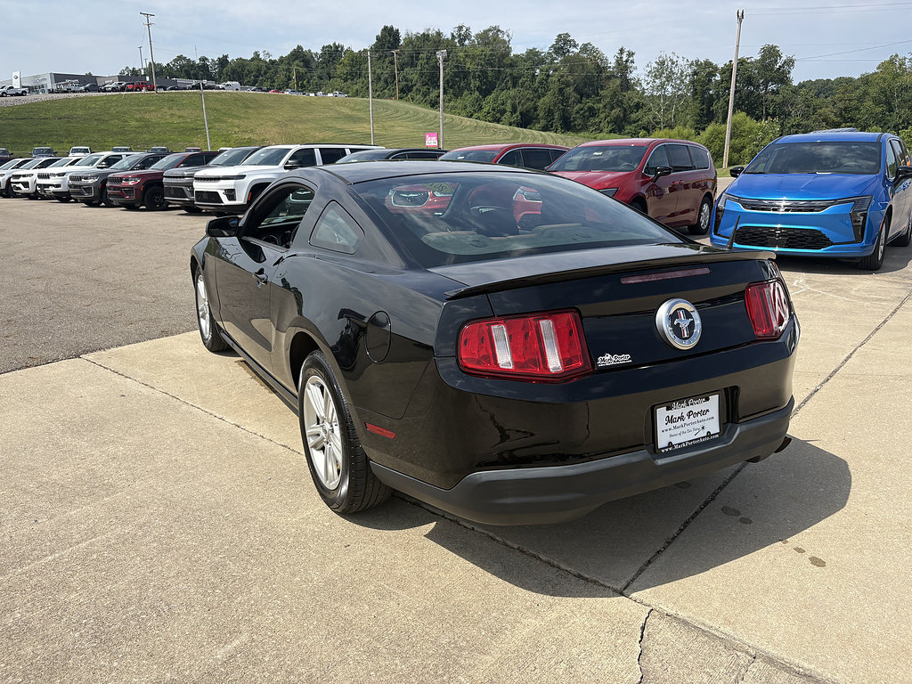 Used 2010 Ford Mustang Coupe RWD image 3