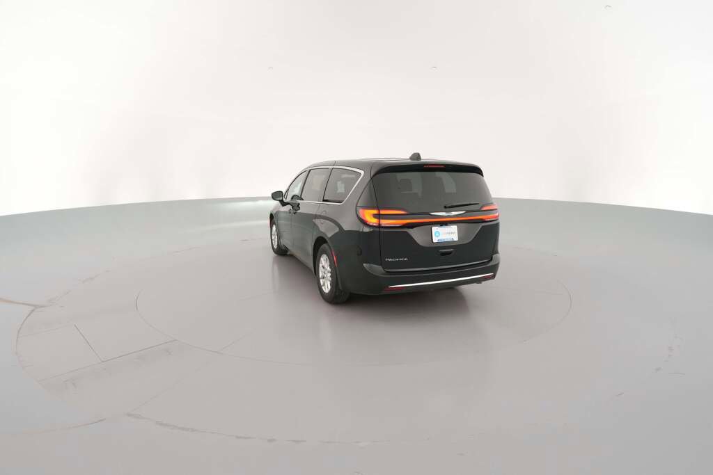 New 2026 Chrysler Pacifica Select image 9