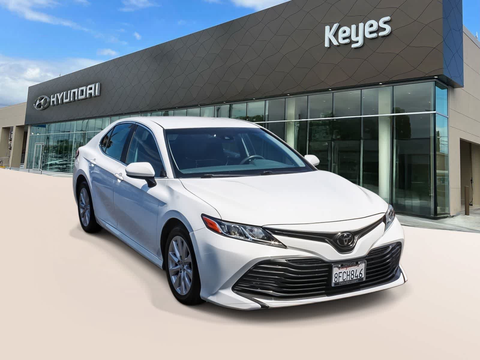Used 2018 Toyota Camry LE FWD image 3