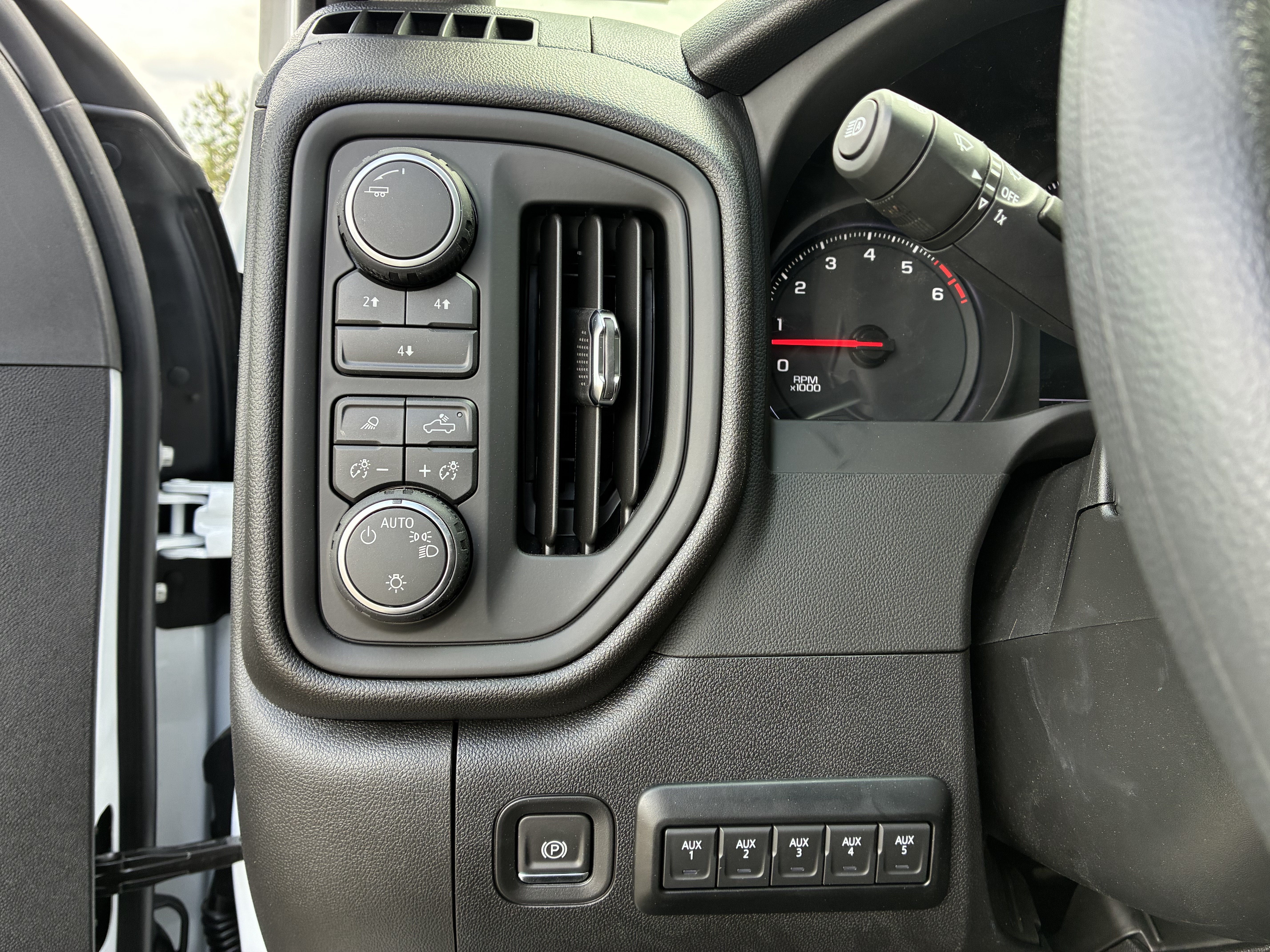 New 2026 Chevrolet Silverado 3500 W/T w/ WT Convenience Package AWD/4WD image 32