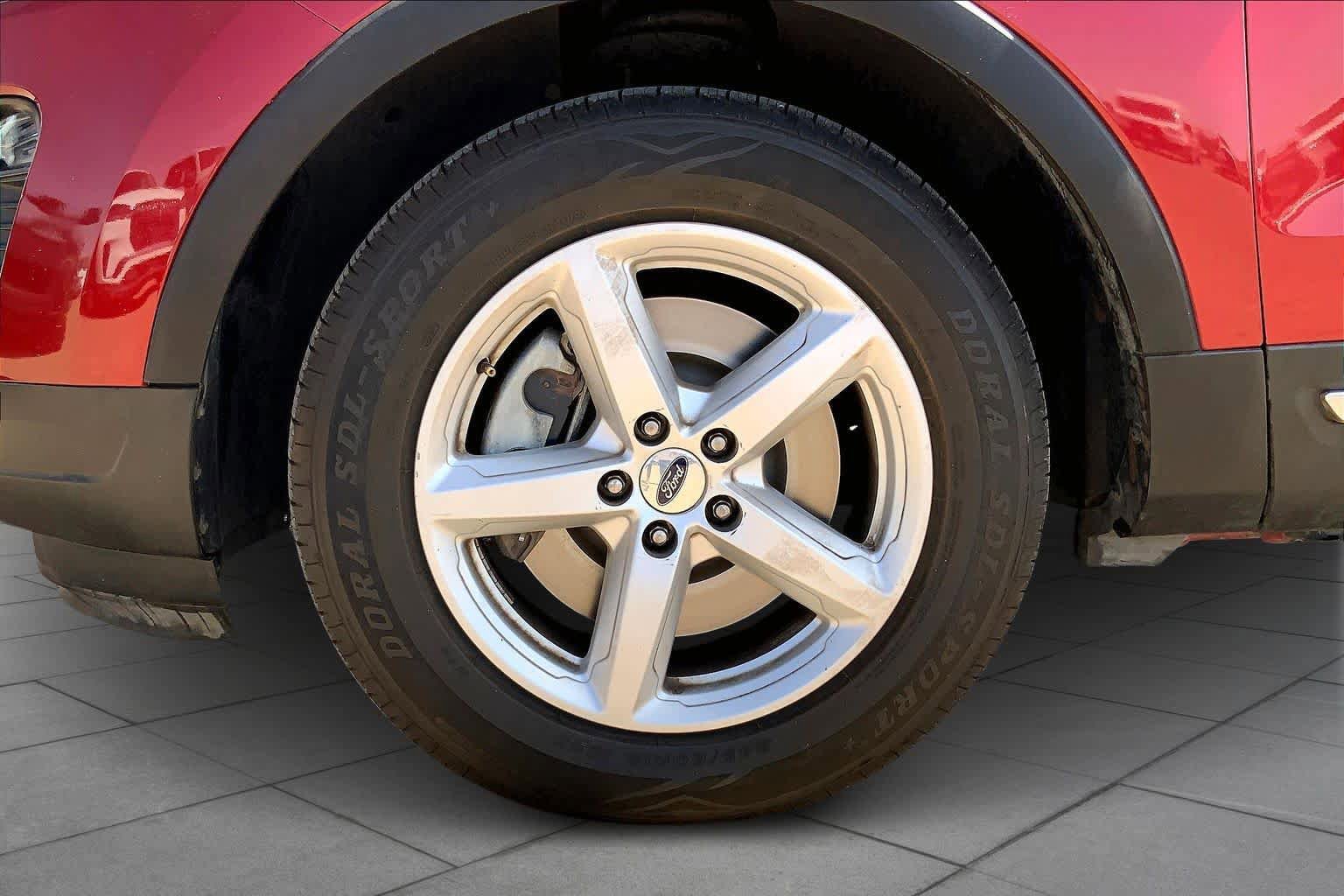 Used 2019 Ford Explorer XLT w/ Equipment Group 201A FWD image 11