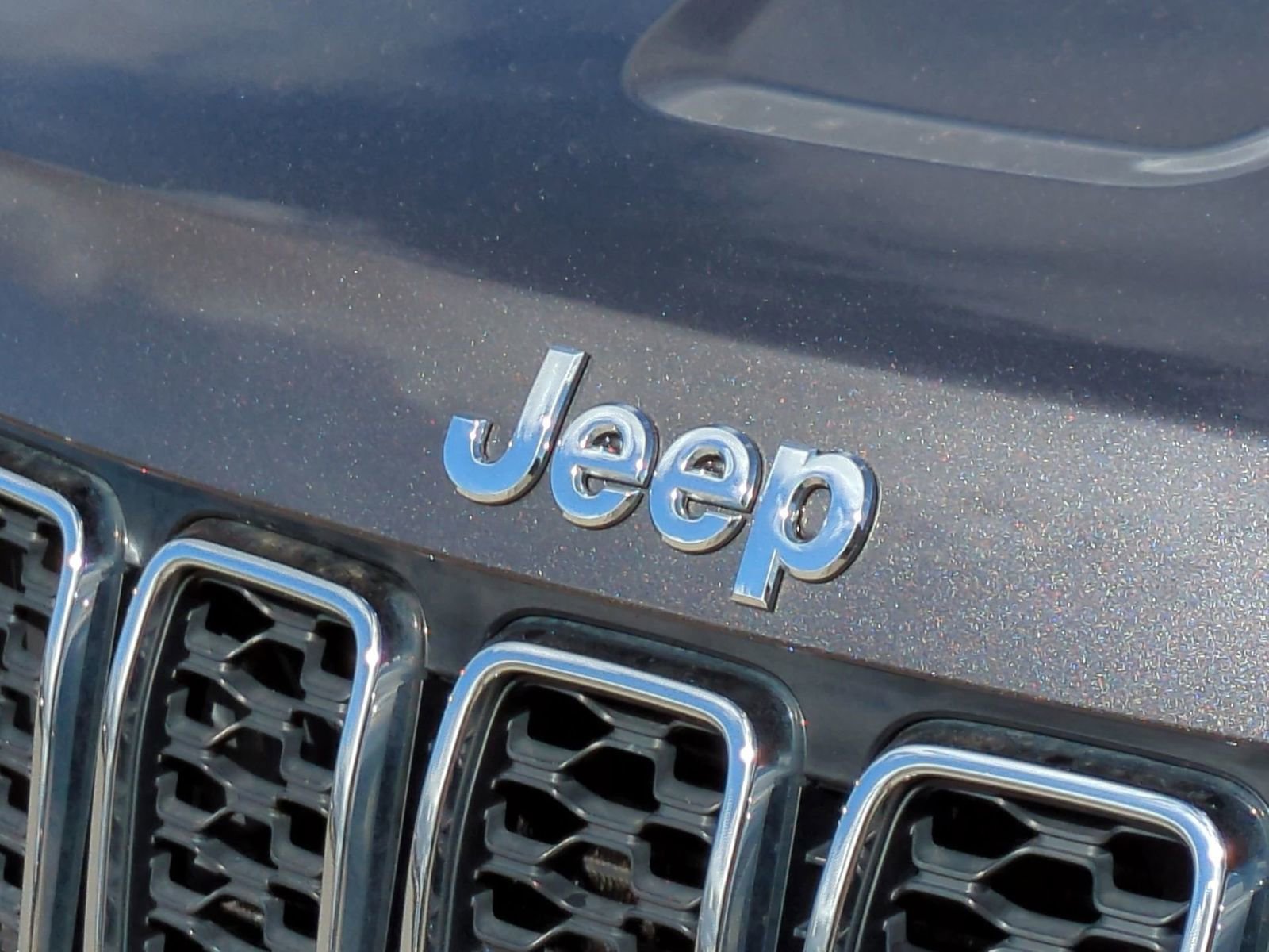 Used 2021 Jeep Grand Cherokee Laredo X image 14