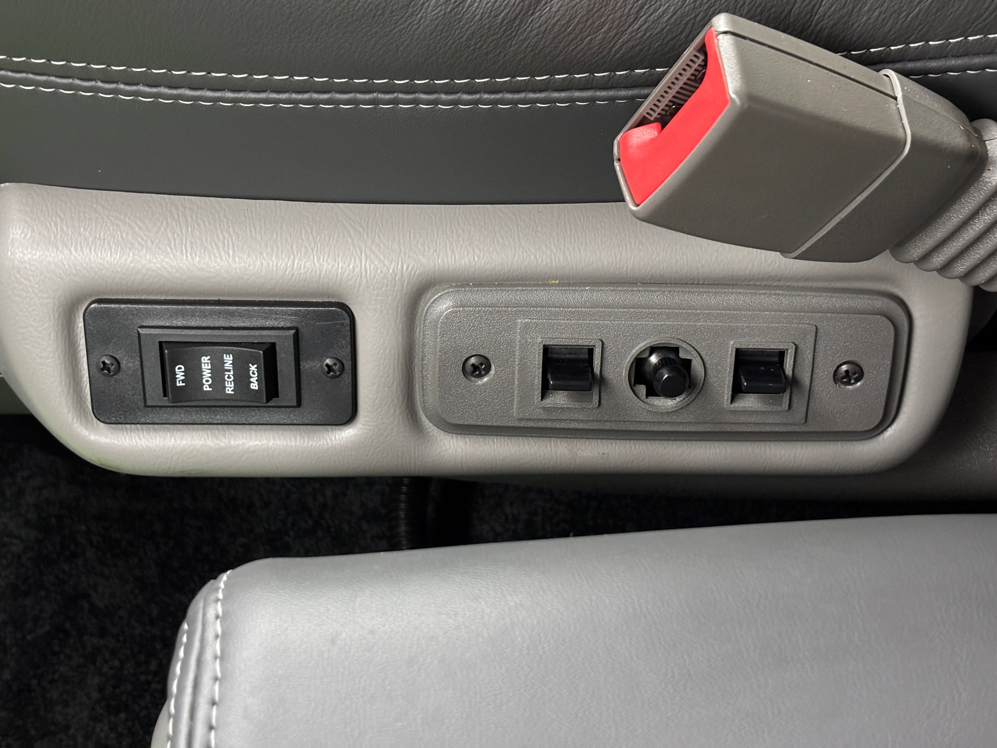 Used 2025 Chevrolet Express 2500 w/ Driver Convenience Package RWD image 43