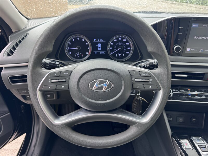 Used 2023 Hyundai Sonata SE FWD image 9