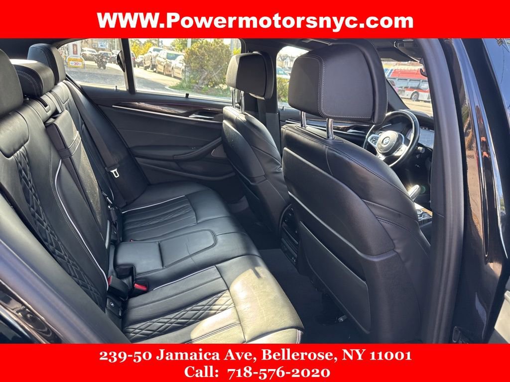 Used 2022 BMW M550i xDrive M550i xDrive w/ Executive Package image 19