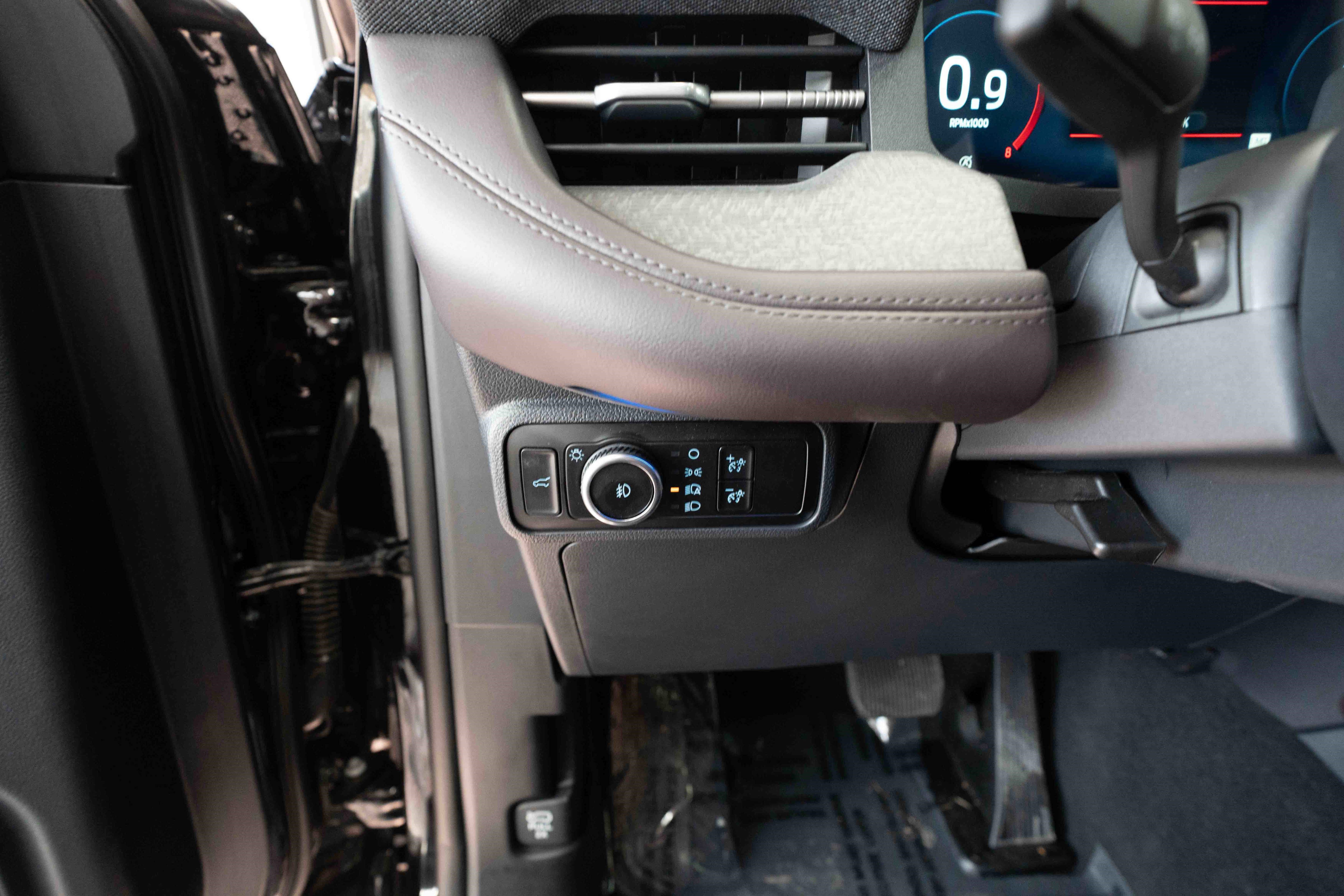 Used 2025 Ford Explorer Platinum w/ LUX Leather Package image 11