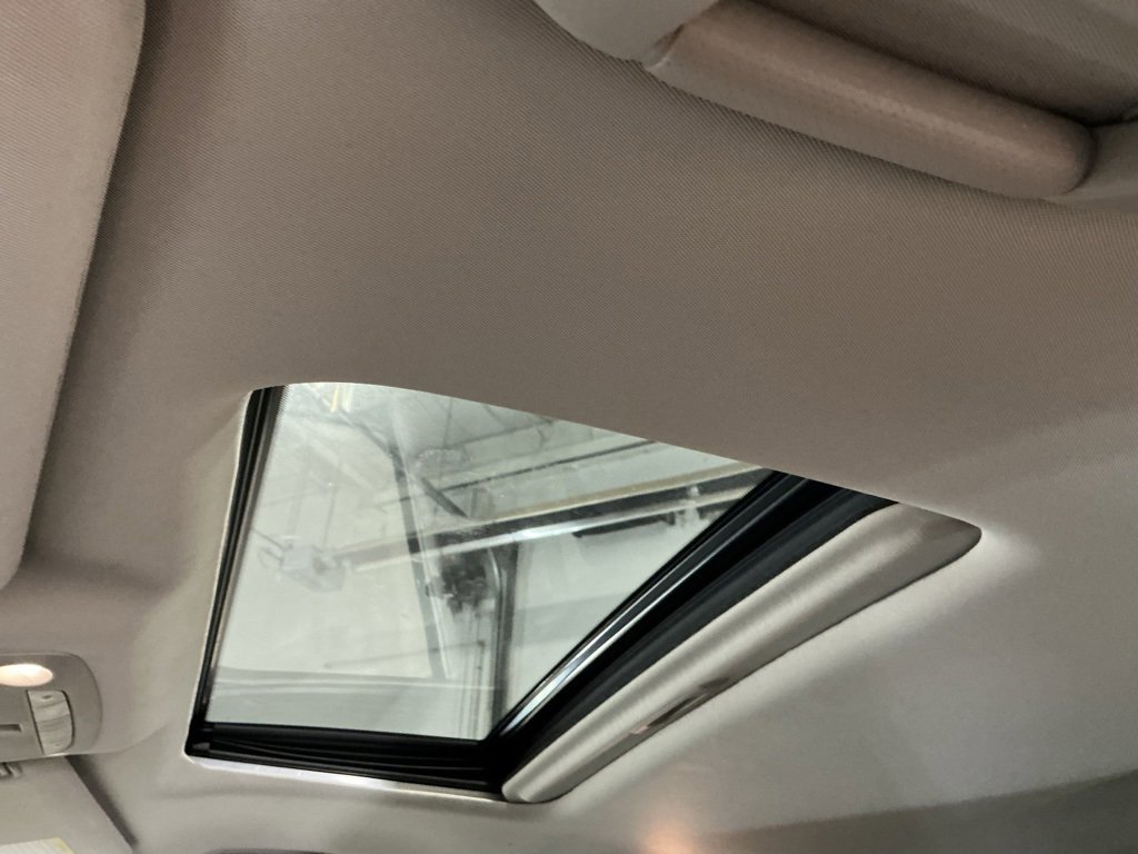 Used 2024 Nissan Armada SL w/ Captain's Chairs Package image 4