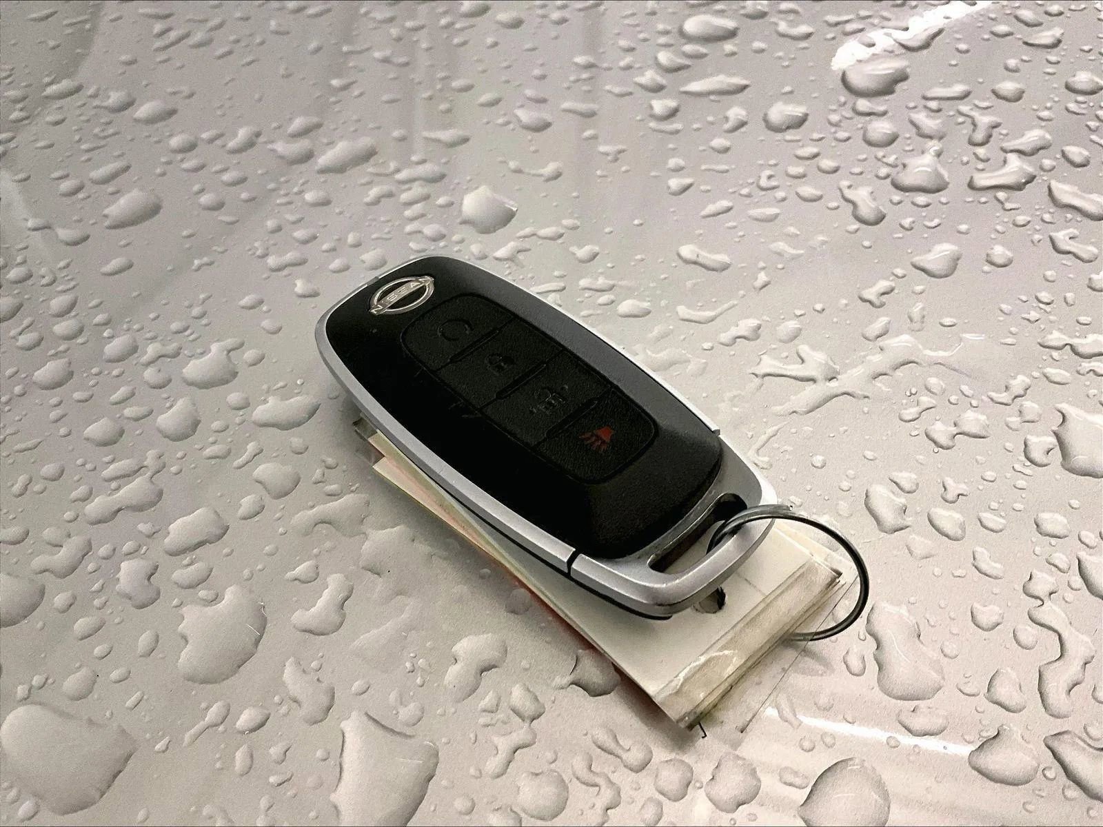 Used 2023 Nissan Rogue SV image 9