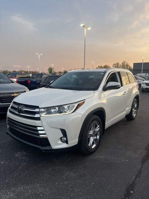 Used 2018 Toyota Highlander Limited image 2