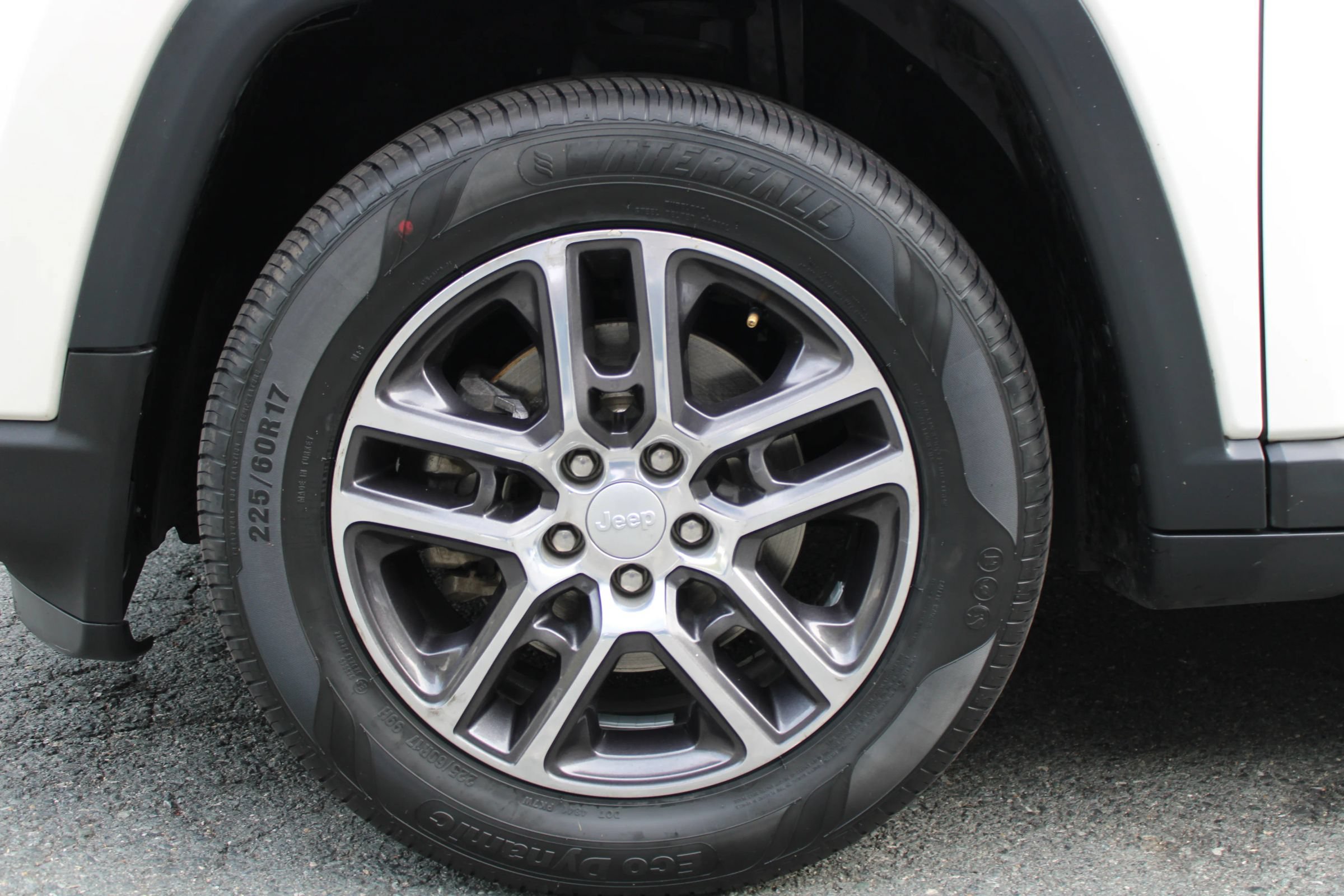 Used 2019 Jeep Compass Latitude FWD image 27