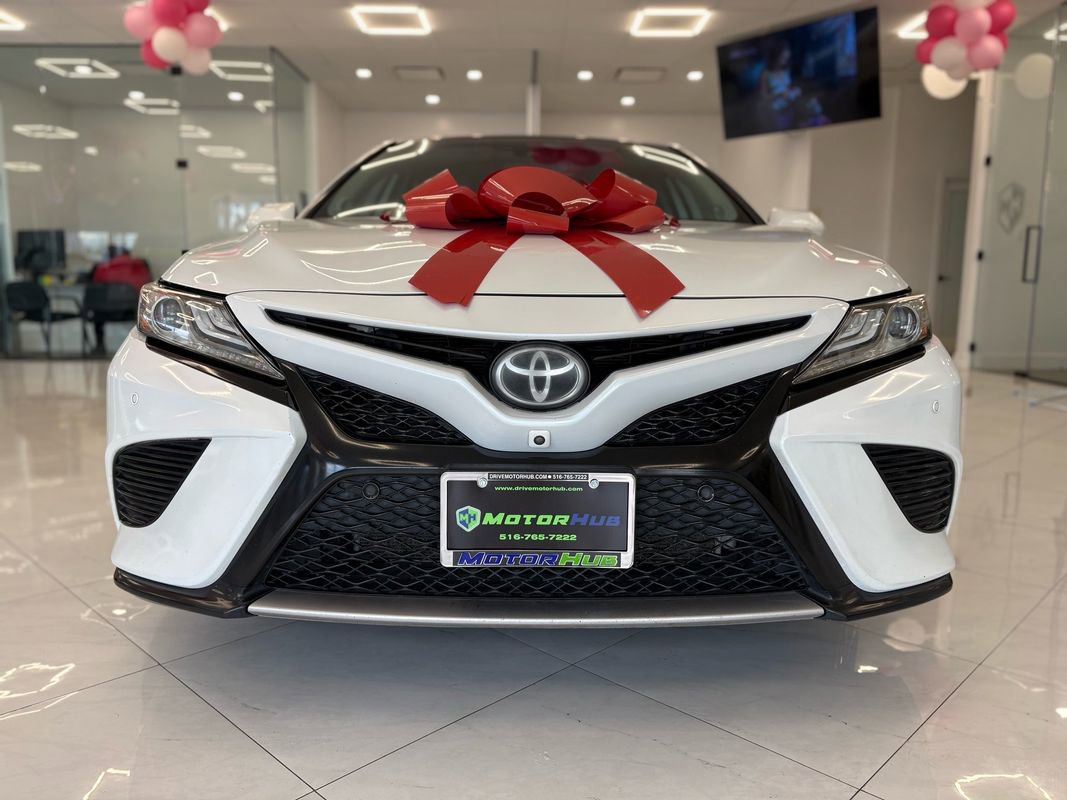 Used 2019 Toyota Camry XSE image 2