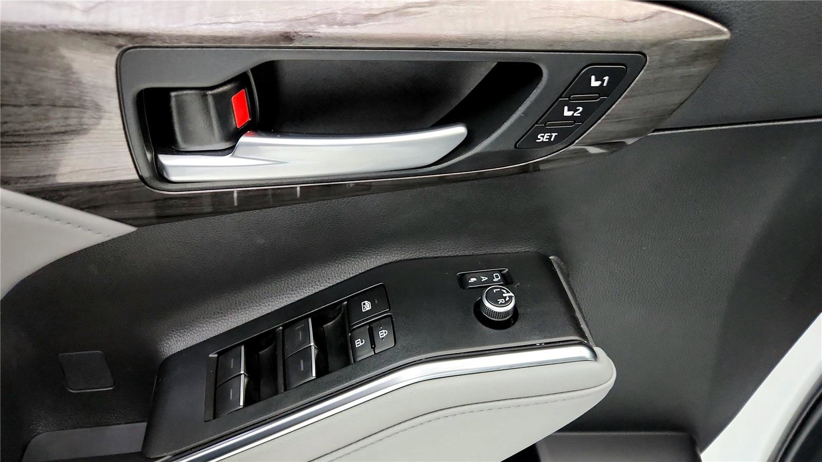 Used 2023 Toyota Highlander Limited image 36