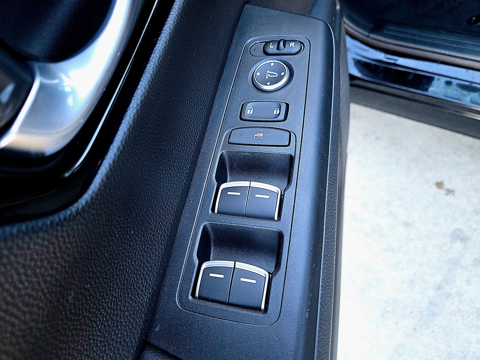 Used 2024 Honda CR-V EX-L image 30