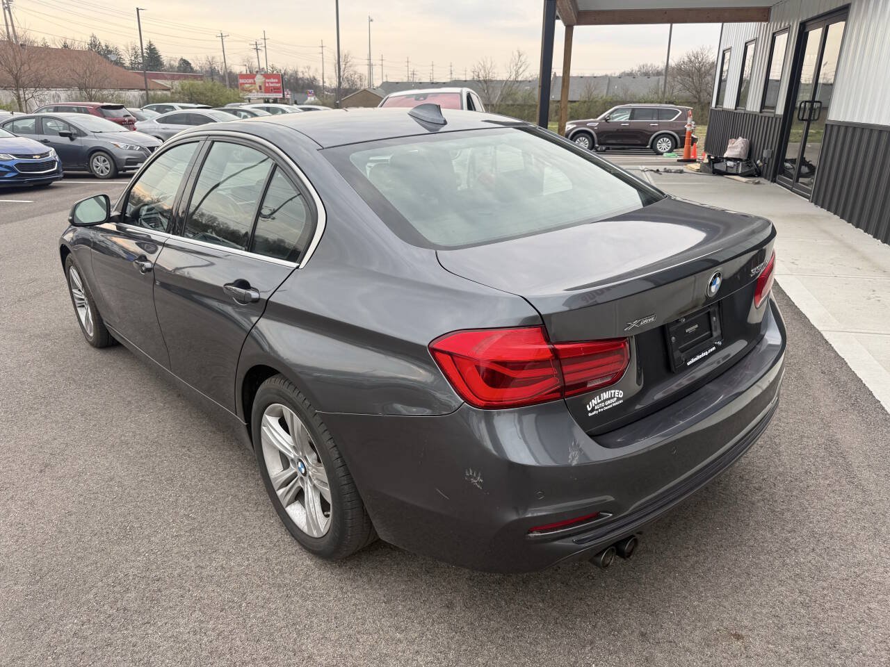 Used 2017 BMW 330i xDrive Sedan AWD/4WD image 11