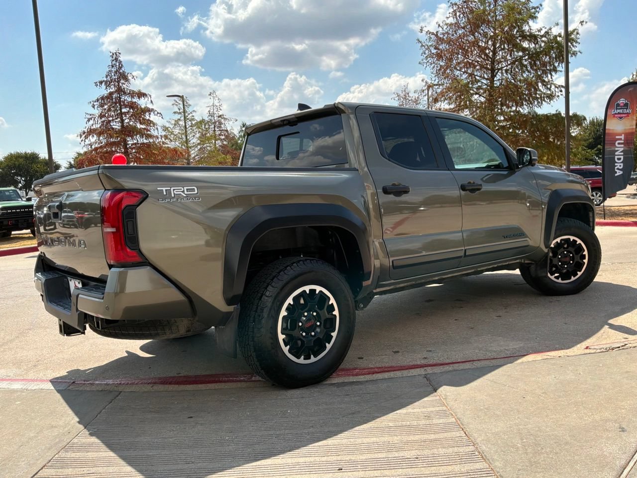 Used 2024 Toyota Tacoma TRD Off-Road w/ TRD Off Road Premium Package AWD/4WD image 6