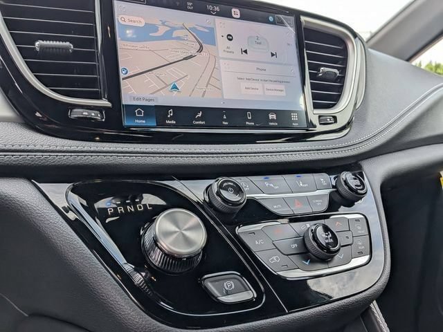 New 2027 Chrysler Pacifica Limited w/ Family Tech Group AWD/4WD image 23