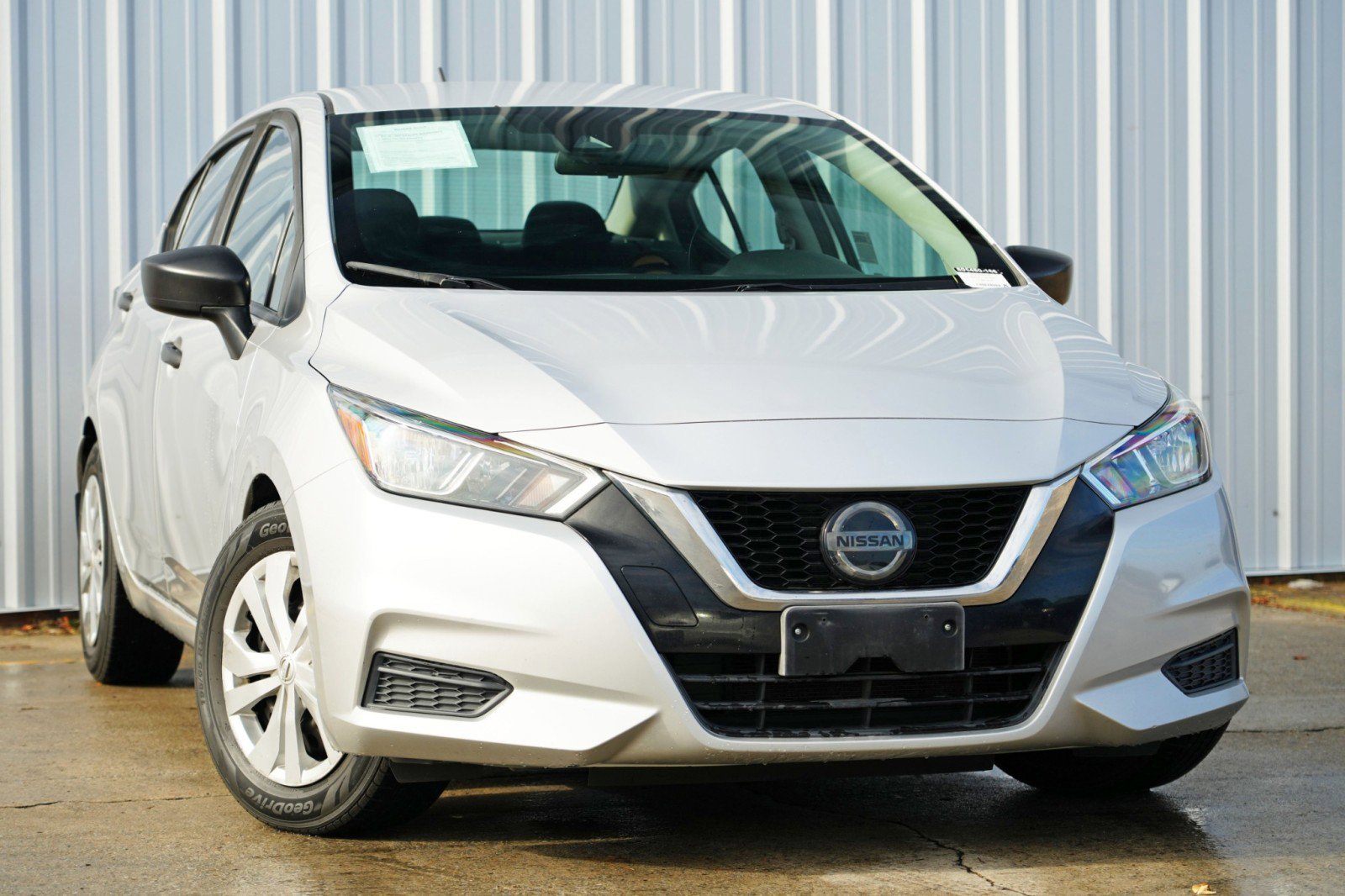 Used 2020 Nissan Versa S image 2