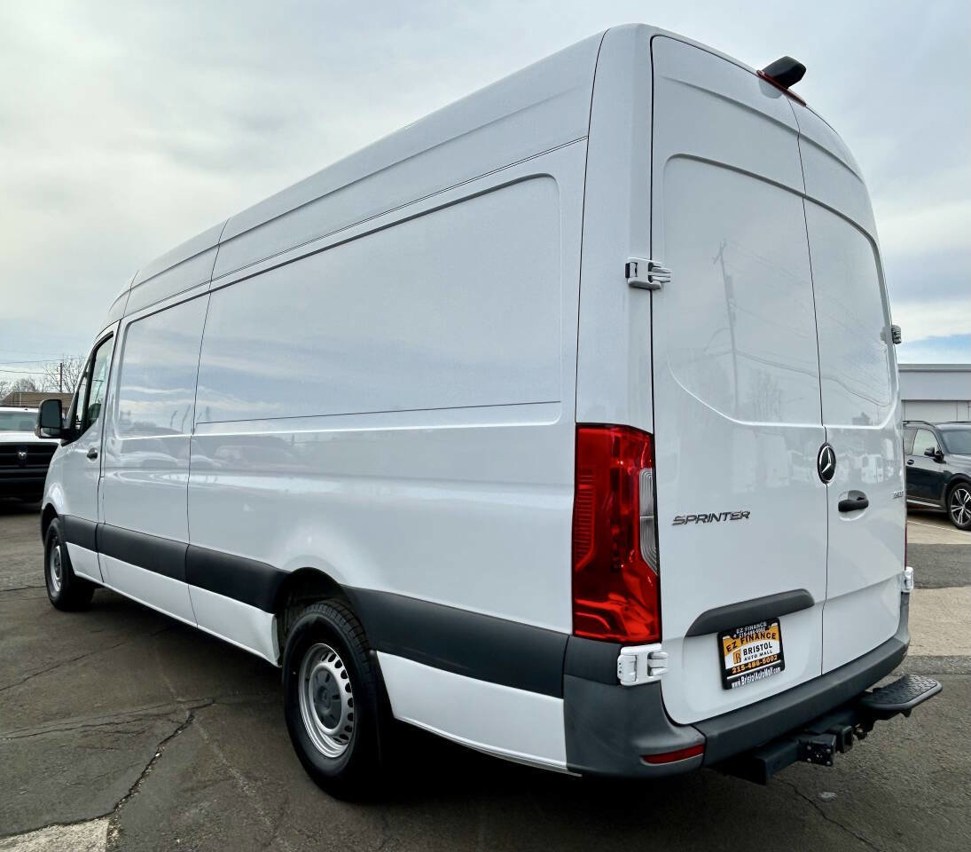 Used 2022 Mercedes-Benz Sprinter 2500 image 4