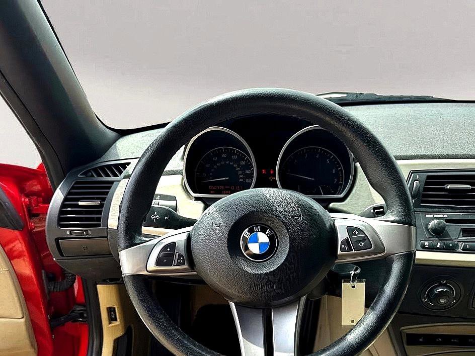 Used 2005 BMW Z4 2.5i image 10