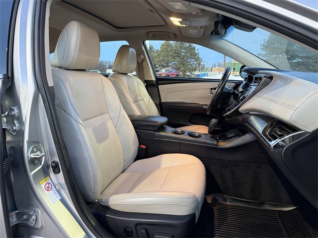 Used 2018 Toyota Avalon Limited image 18