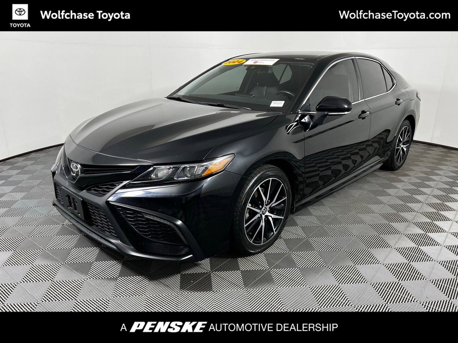 Certified 2024 Toyota Camry SE FWD image 1