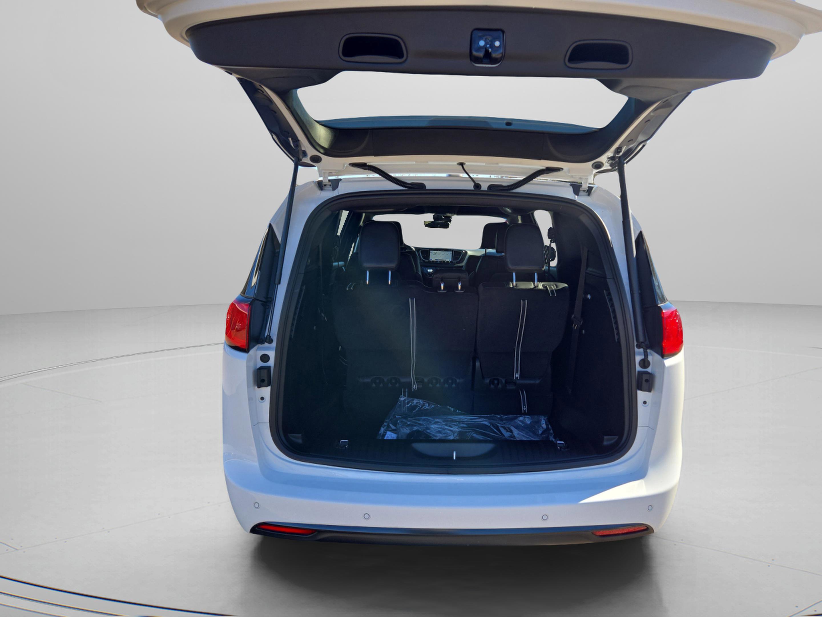 New 2026 Chrysler Voyager LX image 37