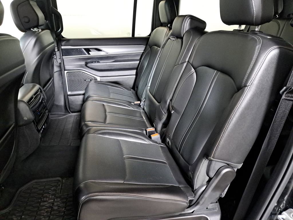 Used 2025 Jeep Wagoneer 4WD w/ Premium Group I image 23