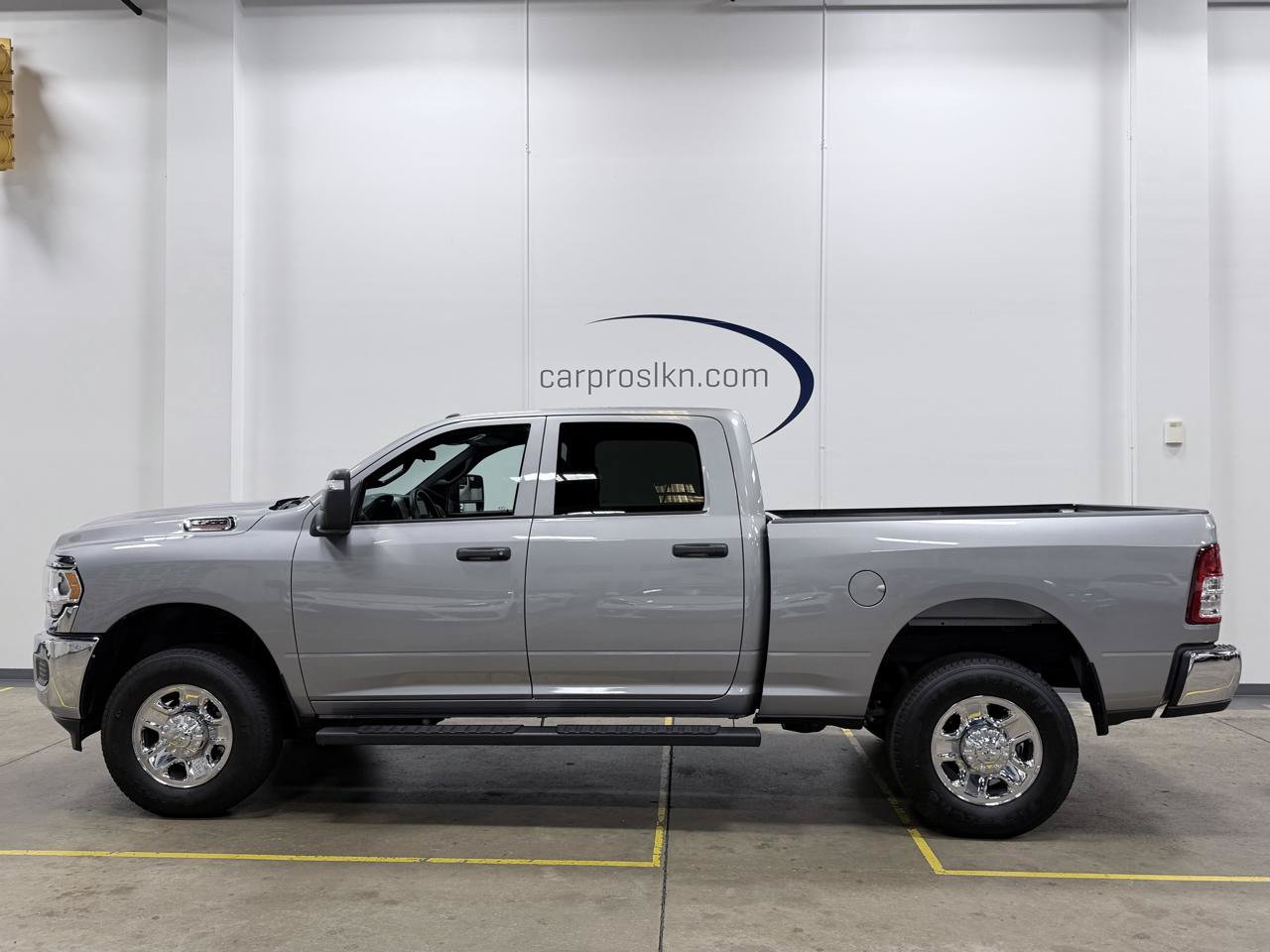 Used 2024 RAM 2500 Tradesman w/ Chrome Appearance Group AWD/4WD image 4