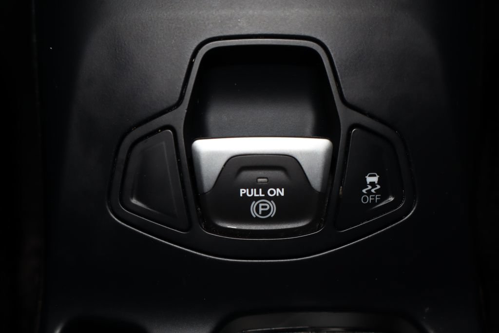Used 2019 Jeep Renegade Latitude FWD image 29