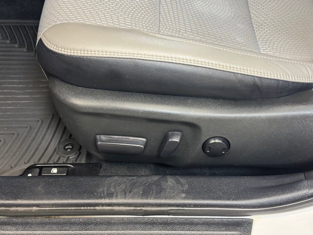 Used 2016 Toyota Camry SE FWD image 10