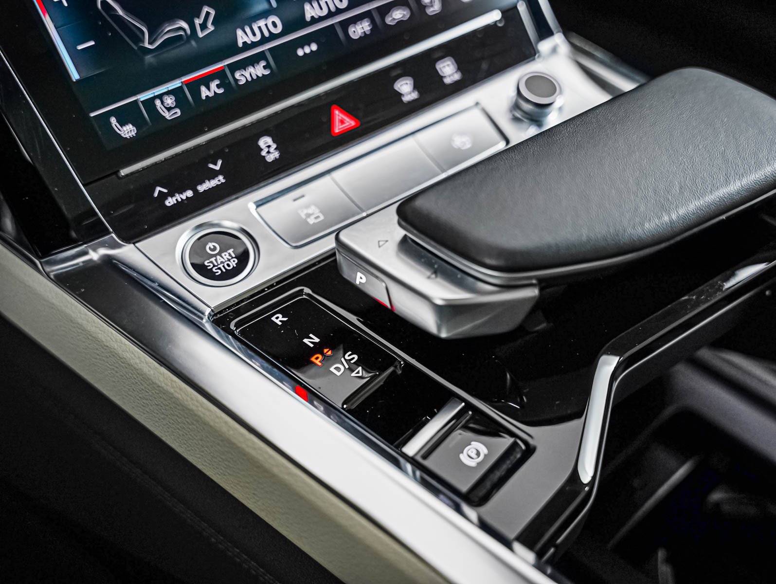 Used 2024 Audi Q8 e-tron Premium Plus w/ Premium Plus Package AWD/4WD image 15