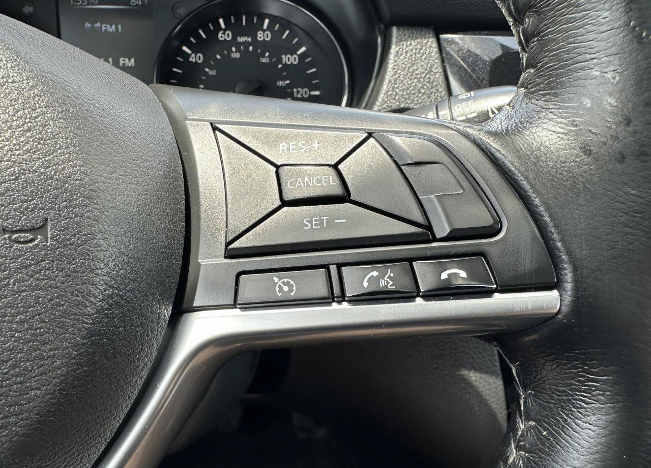 Used 2017 Nissan Rogue SV AWD/4WD image 52