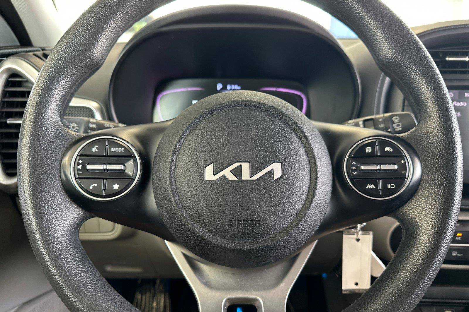 Used 2023 Kia Soul LX w/ LX Technology Package FWD image 22