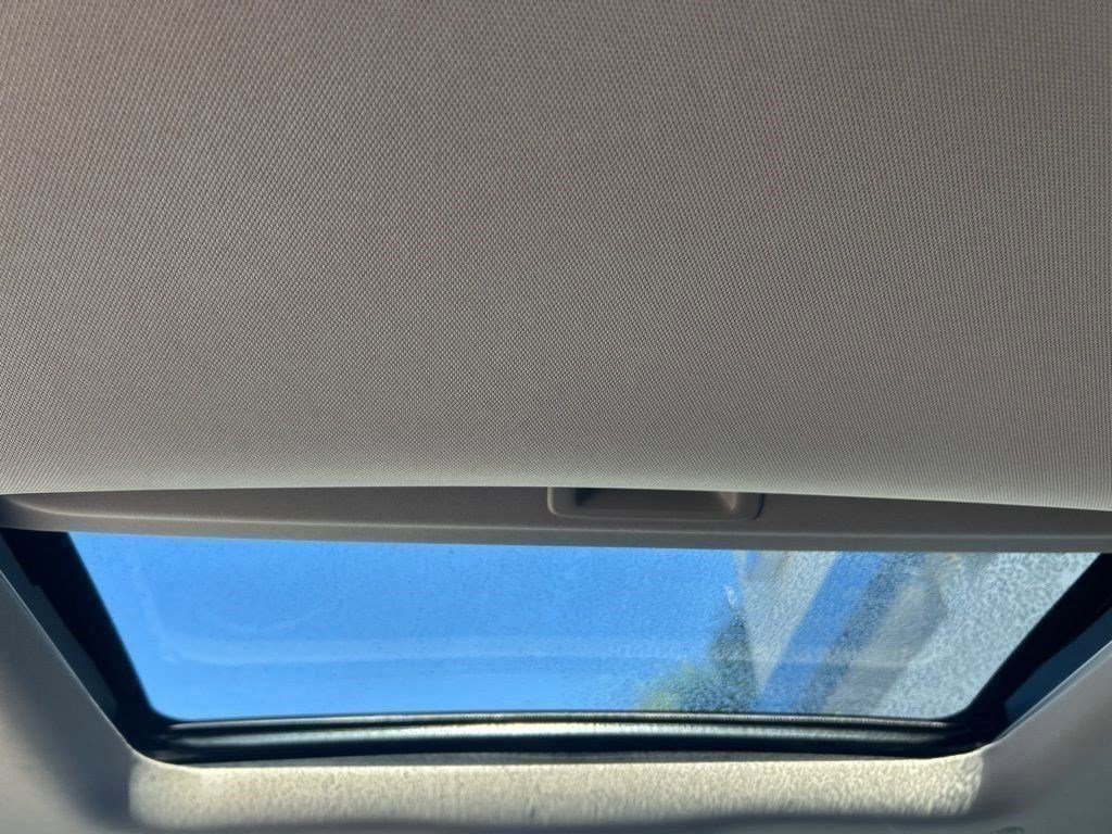 Used 2023 Honda HR-V EX-L image 9