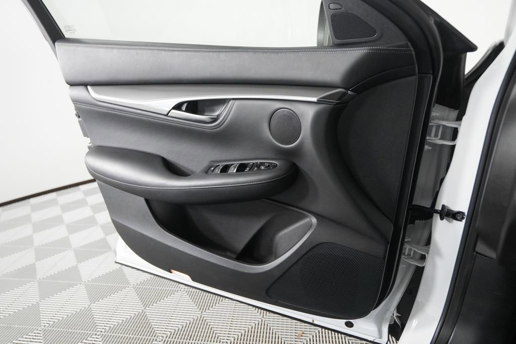 Used 2023 INFINITI QX55 Luxe w/ Cargo Package image 12