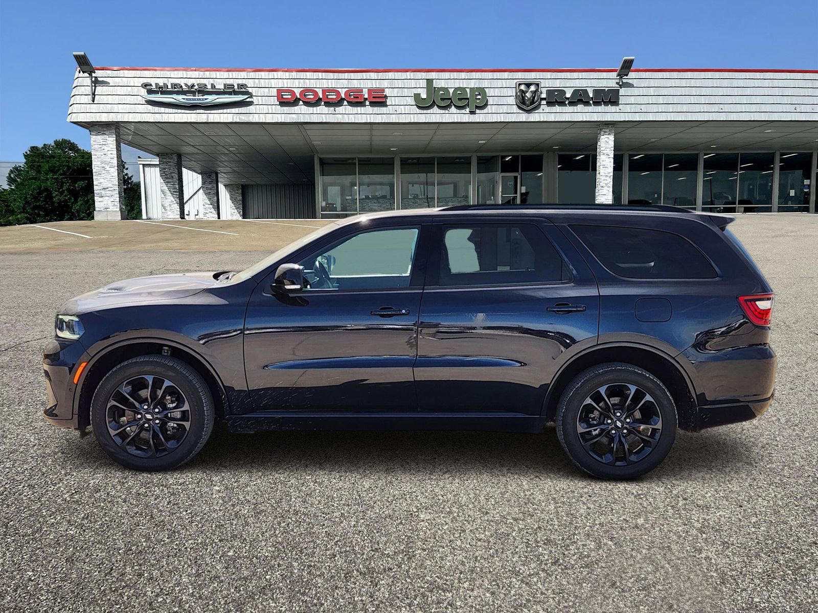 Used 2025 Dodge Durango GT AWD/4WD image 3