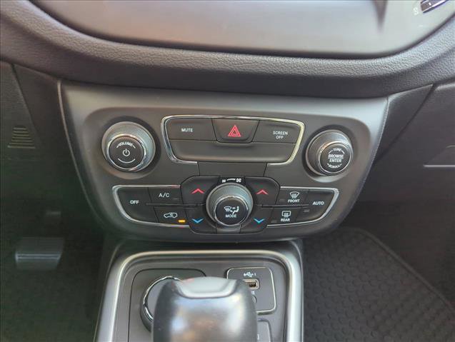 Used 2019 Jeep Compass Latitude w/ Cold Weather Group image 11