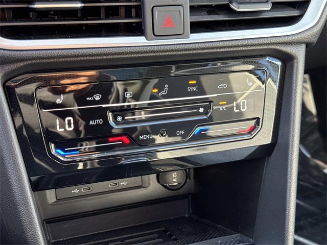 Certified 2025 Volkswagen Taos SE w/ Panoramic Sunroof Package image 24