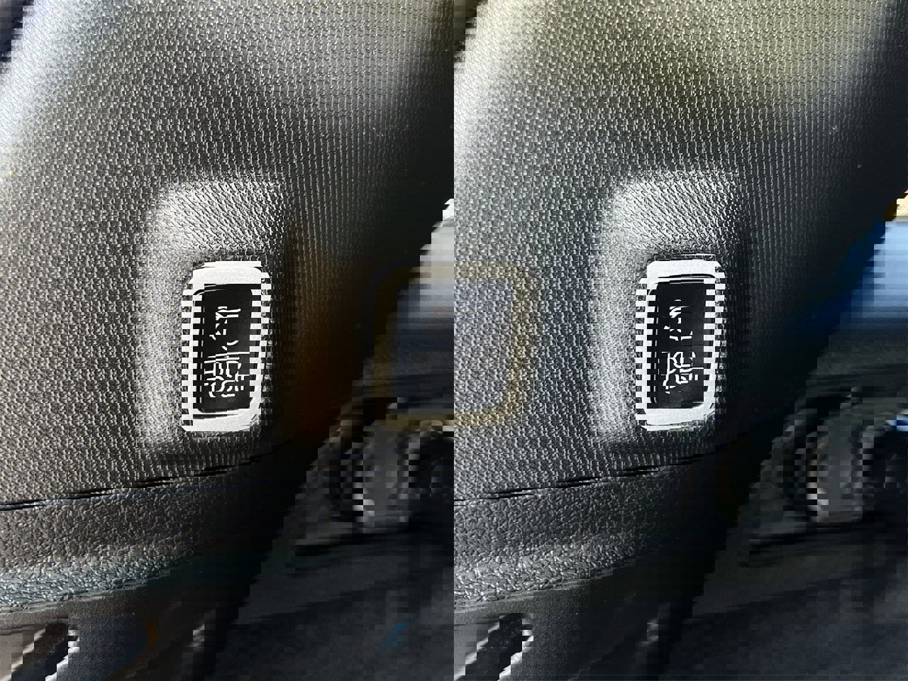 Used 2023 Jeep Grand Cherokee Overland w/ Luxury Tech Group IV image 30