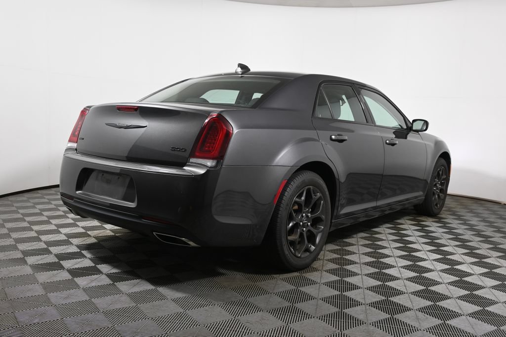 Used 2022 Chrysler 300 Touring w/ Sport Appearance Package AWD/4WD image 11