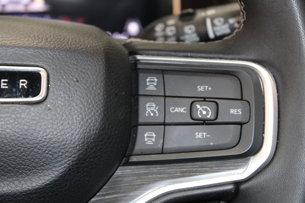 Used 2024 Jeep Wagoneer Series III AWD/4WD image 42