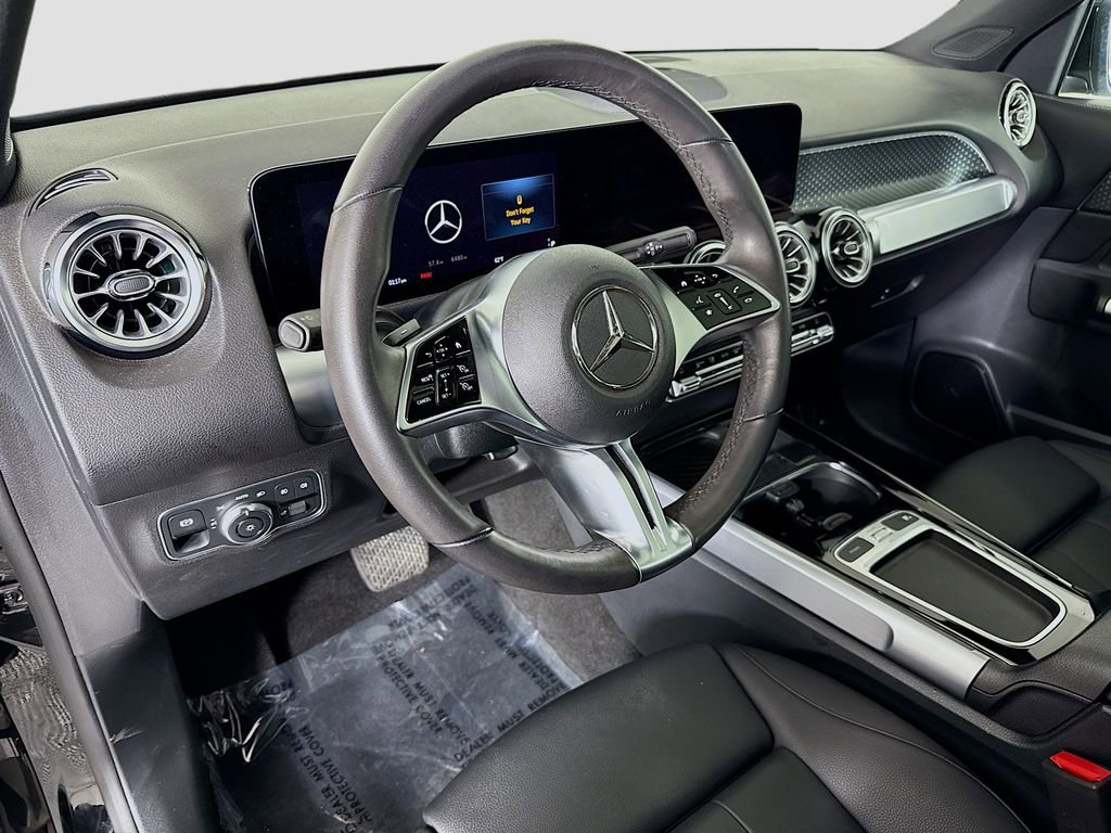 Used 2024 Mercedes-Benz GLB 250 w/ Exclusive Package image 9