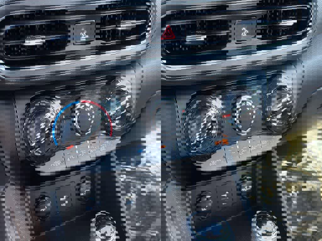 Used 2023 Hyundai Kona SEL image 14