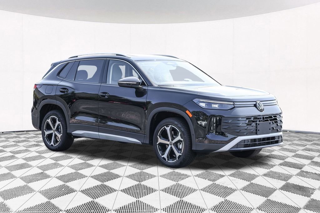 Used 2025 Volkswagen Tiguan SE image 9