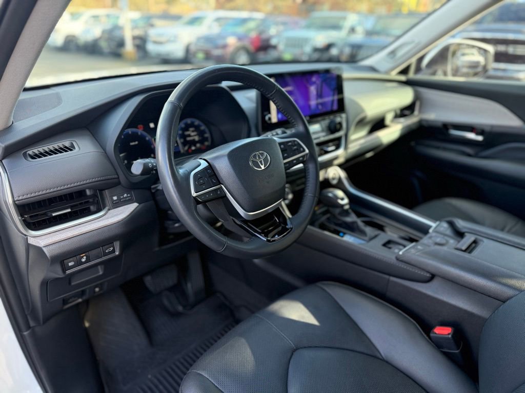 Used 2024 Toyota Grand Highlander Limited image 13