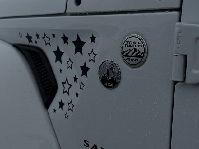 Used 2018 Jeep Wrangler Unlimited Sahara image 2